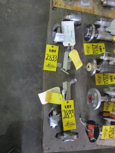 LOT (2) VALVES, RELIEF TYPE, 1" X 1" SIZE, 375 PSIG SET PRESSURE RATING, 316 SS MATERIAL, FLANGED CONNECTIONS, SERIES 900 OMNI-TRIM STYLE, SS TRIM, PACKED LIFTING LEVER OPERATOR. , NO BACKPRESSURE, 250 F MAX TEMPERATURE. PART # 9511122E (W-51) LOADING & HANDLING FEE $15-